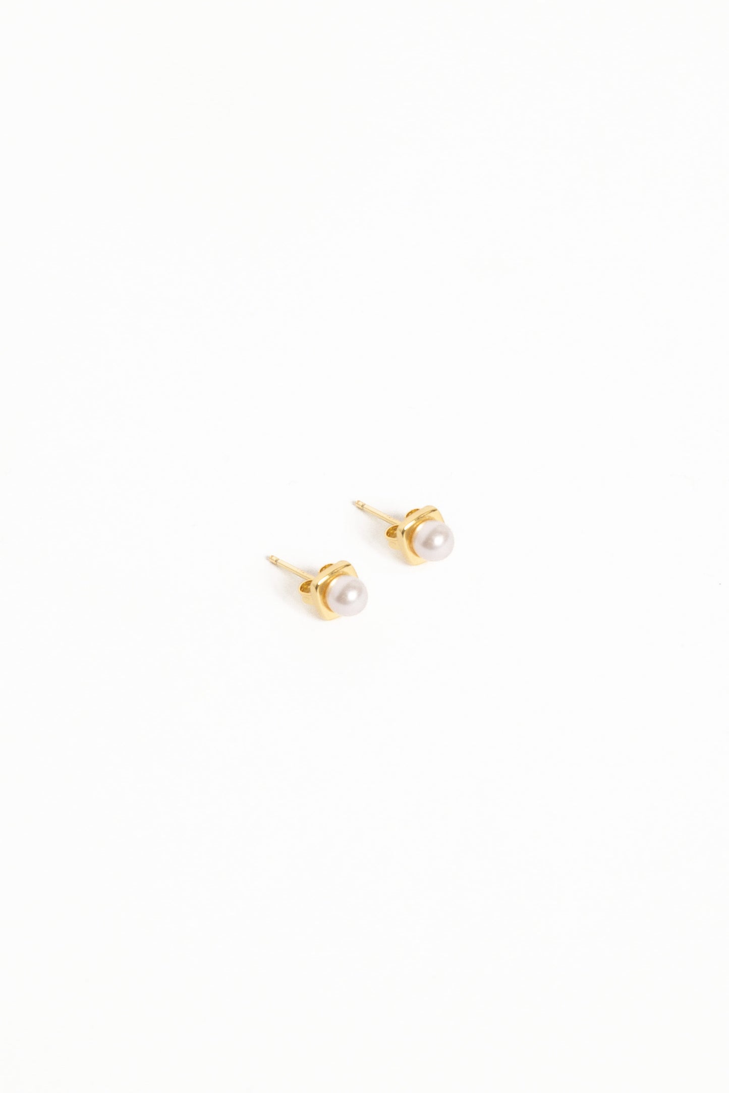 Helene Stud Earrings - Gold/Pearl