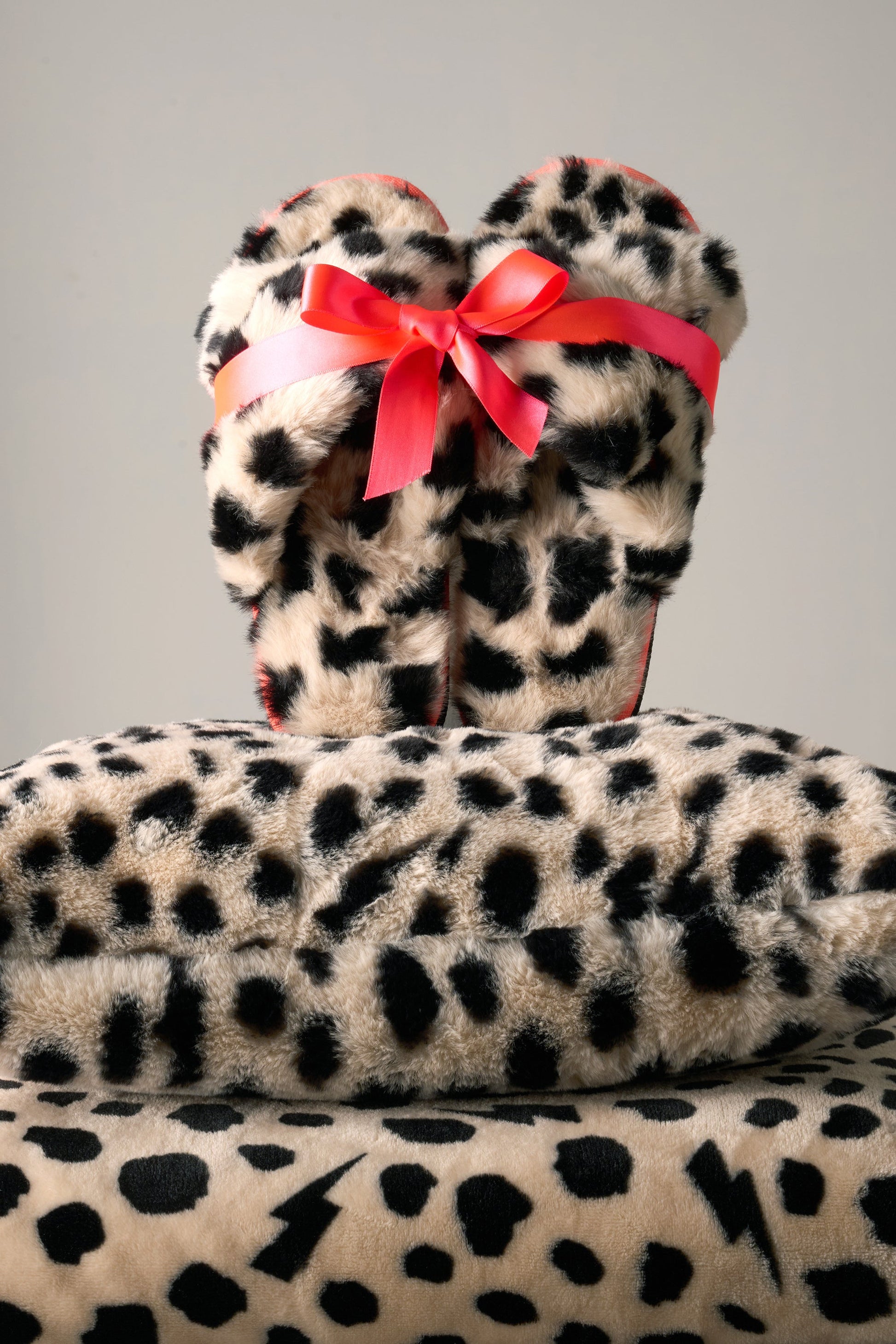 Cream with Black Cheetah Faux Fur Blanket