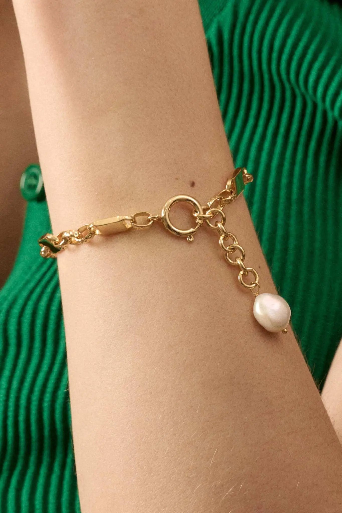 Malibu Point Gold Pearl Pendant Bracelet
