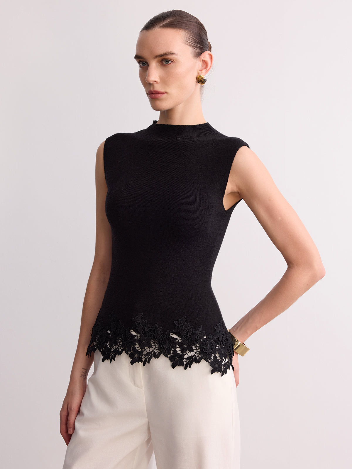 Sleeveless Lace Hem Knit Vest