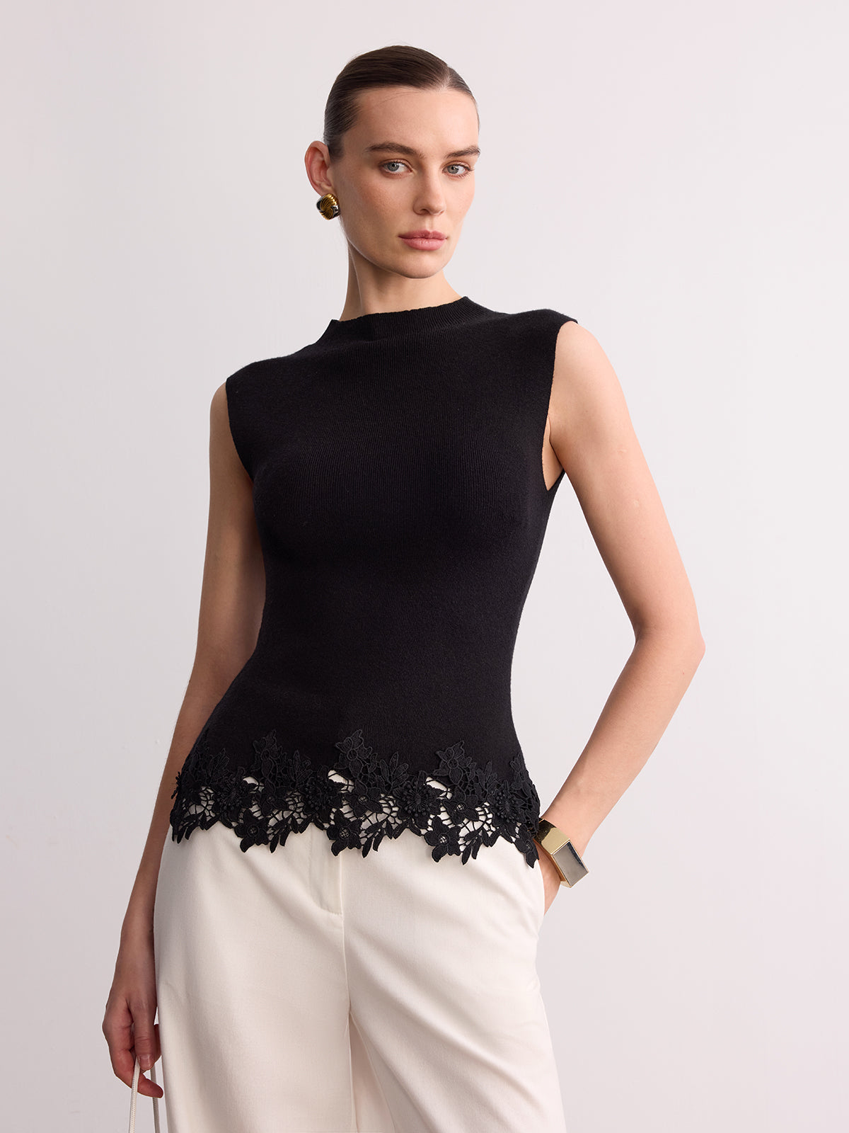 Sleeveless Lace Hem Knit Vest