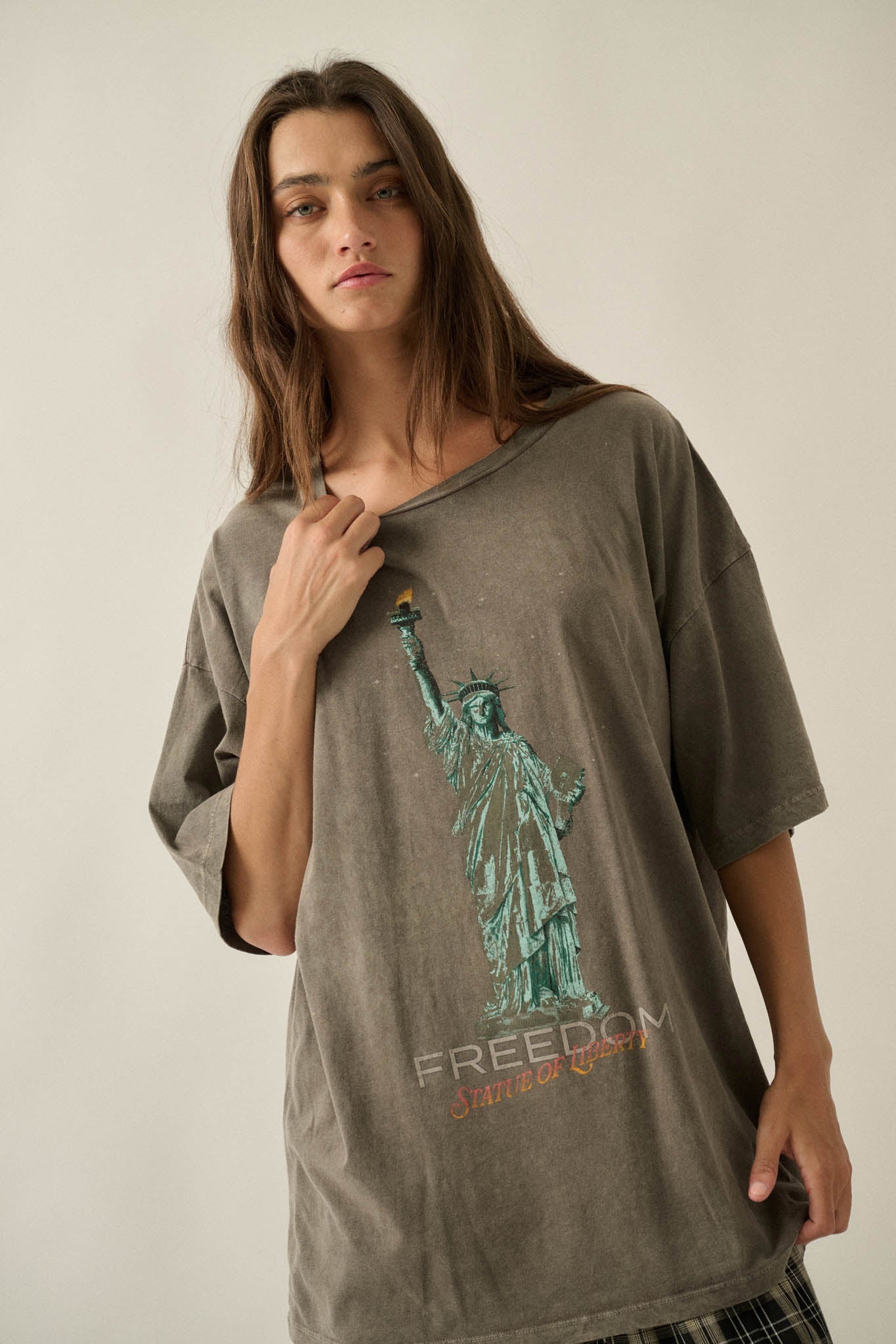 Lady Liberty Vintage-Wash Oversize Graphic Tee