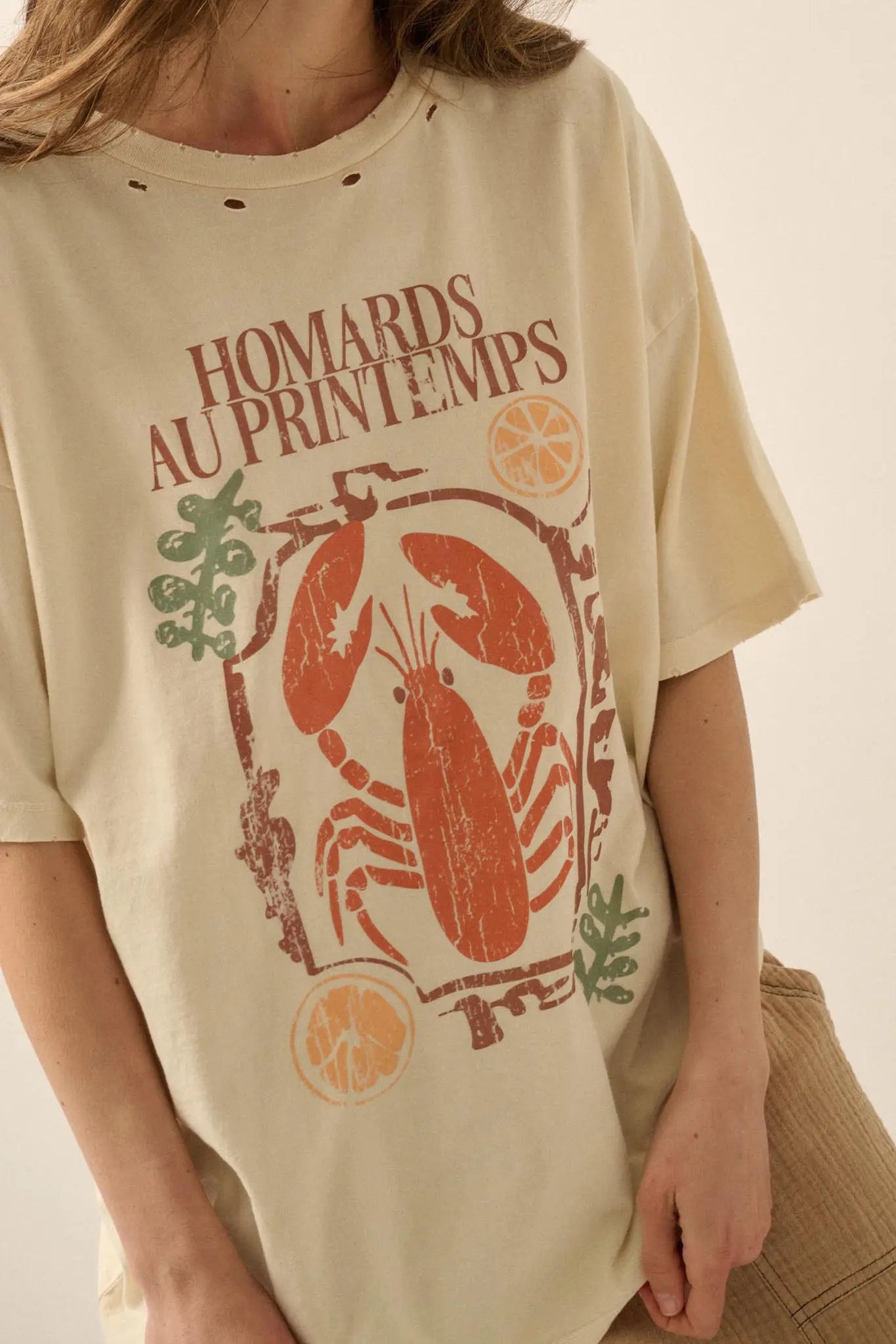 Homards Au Printemps Distressed Lobster Graphic Tee