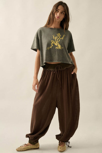 Leap Frog Vintage-Wash Cropped Graphic Tee
