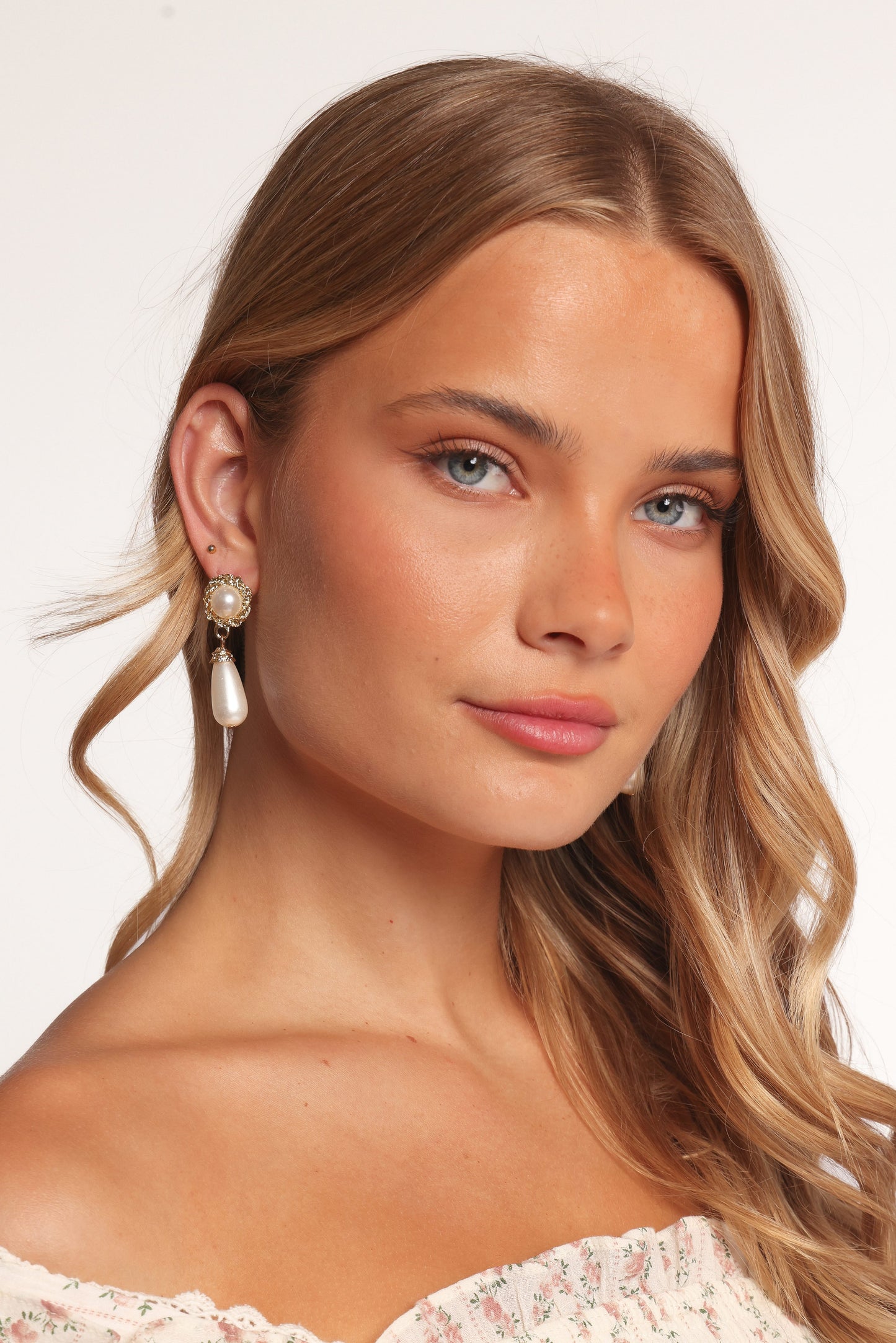 Estelle Earrings - Gold/Pearl